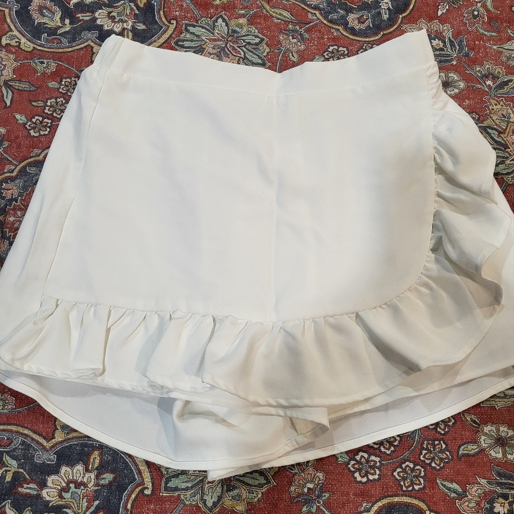 TCEC Off White Flowy Skort